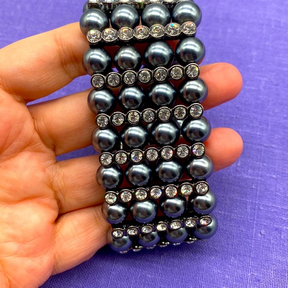 Vintage bracelet from Former First Lady, Melania Trump. Medium to large wrist 🩵 - Picture 5 of 7